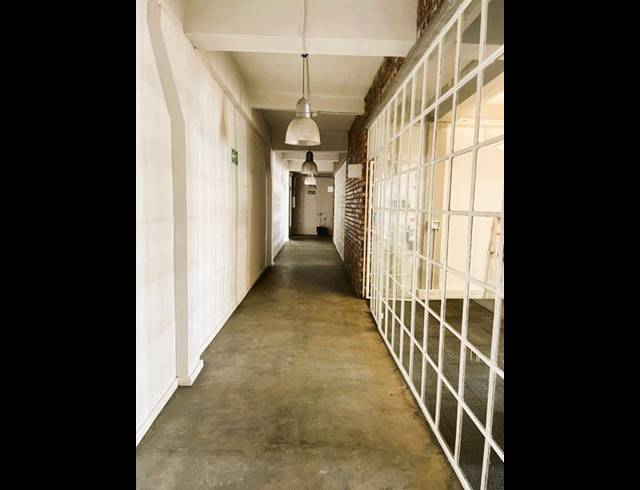 156M² OFFICE TO LET IN WOODSTOCK